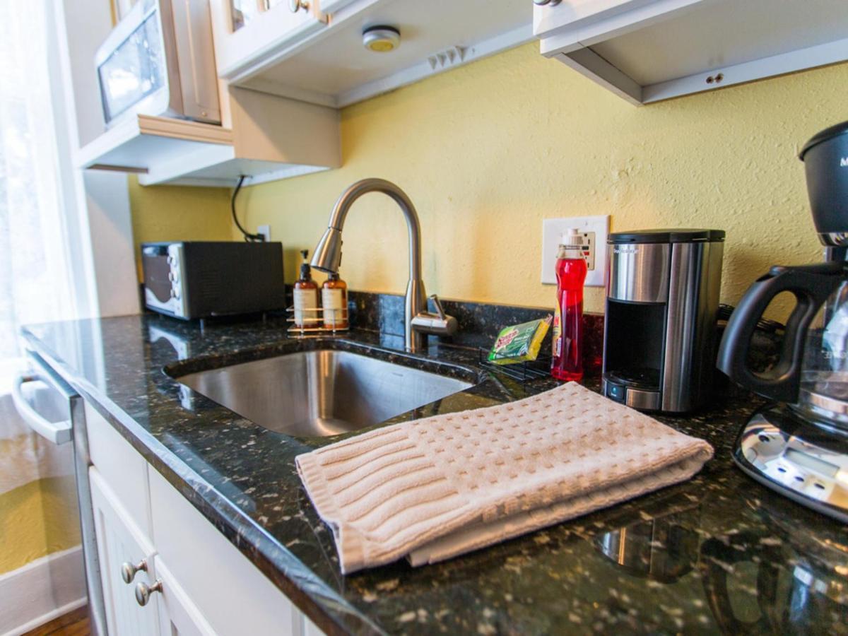 Linda'S On Lincoln Apartment Савана Екстериор снимка