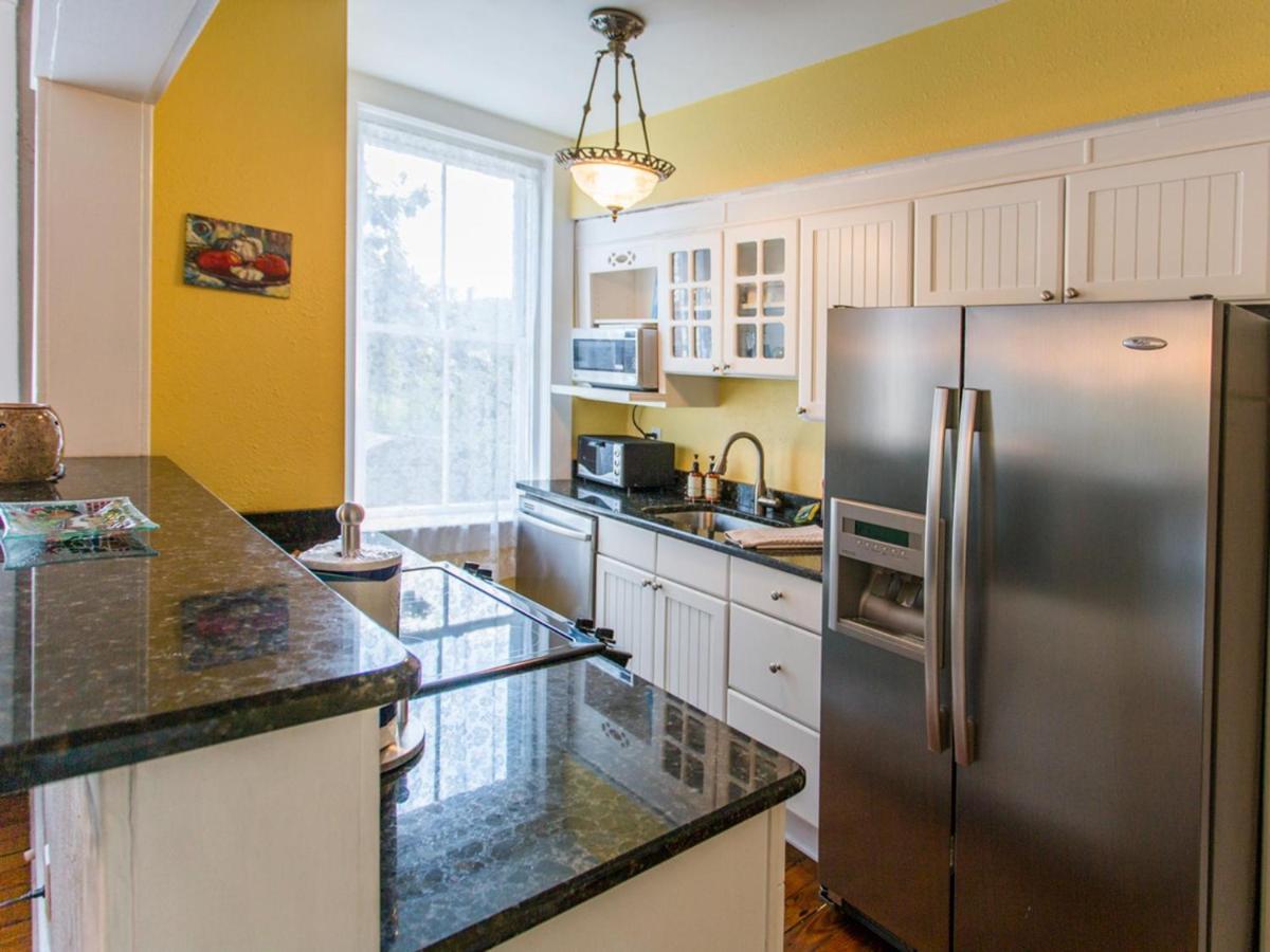 Linda'S On Lincoln Apartment Савана Екстериор снимка