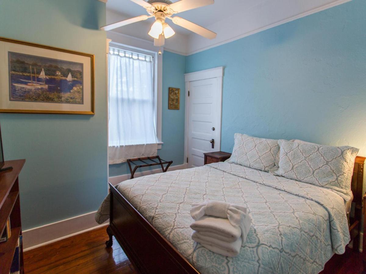 Linda'S On Lincoln Apartment Савана Екстериор снимка