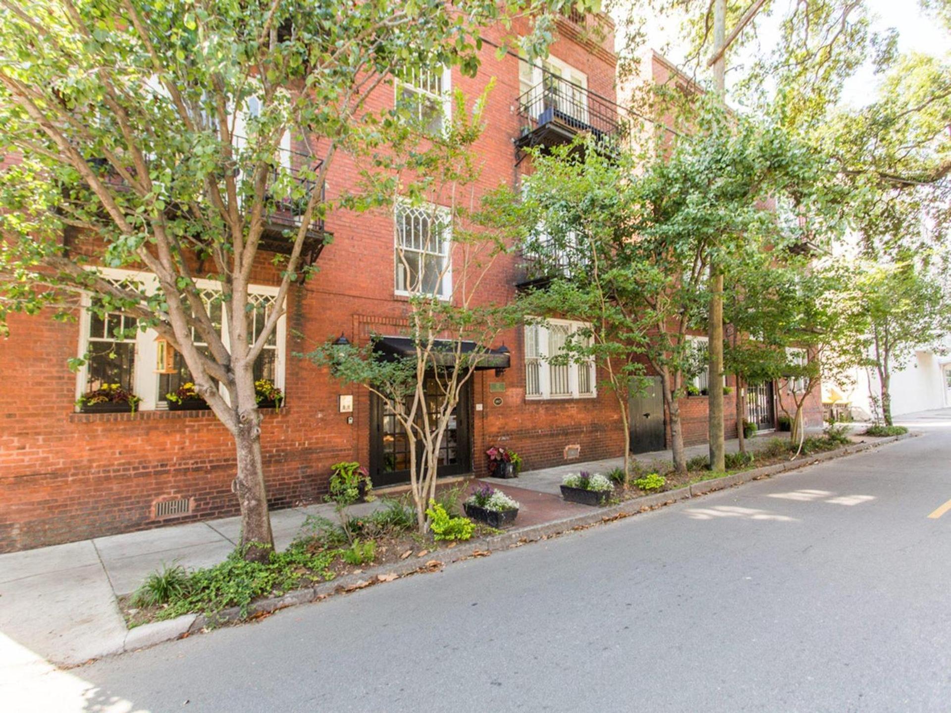 Linda'S On Lincoln Apartment Савана Екстериор снимка