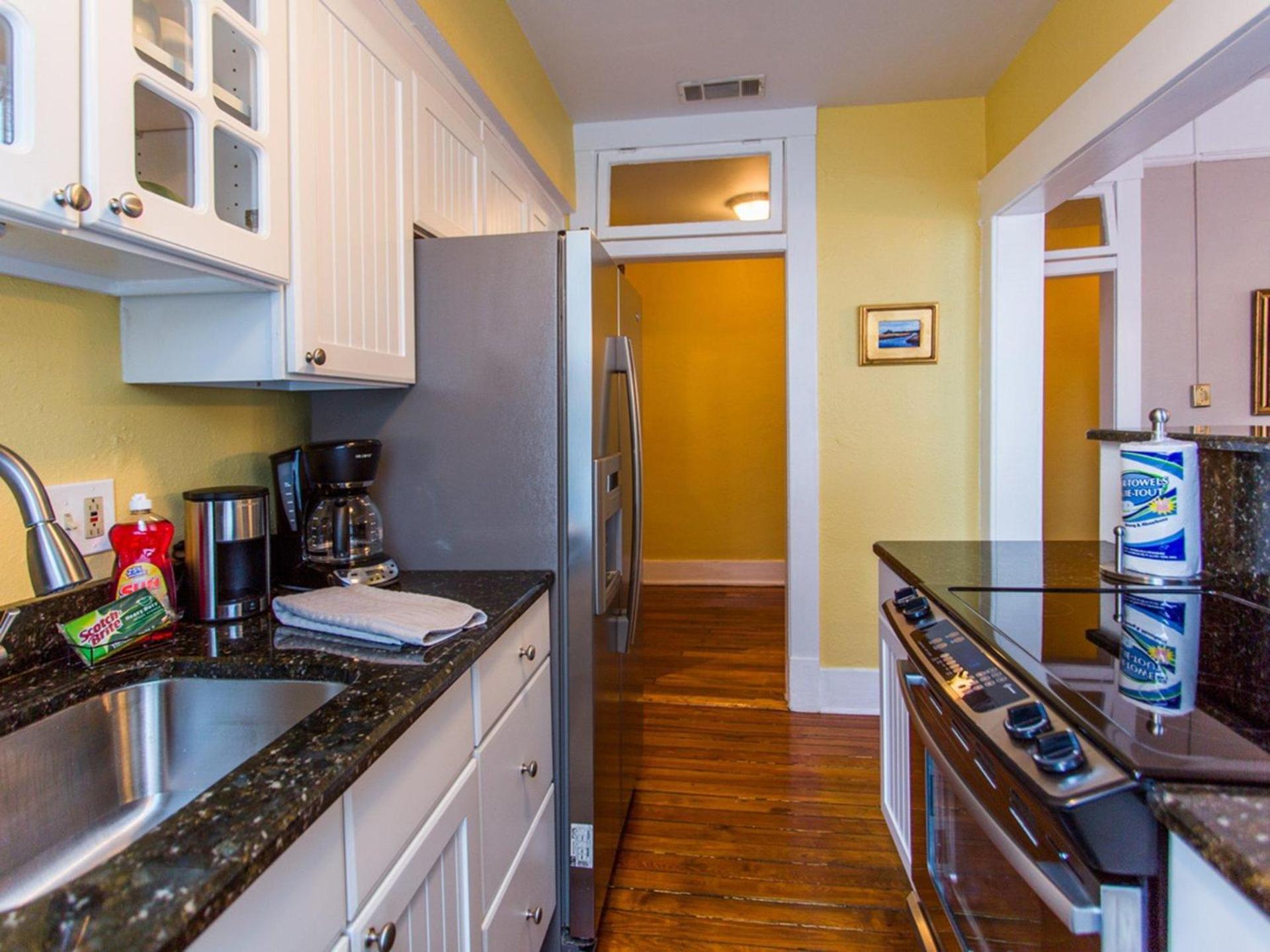 Linda'S On Lincoln Apartment Савана Екстериор снимка